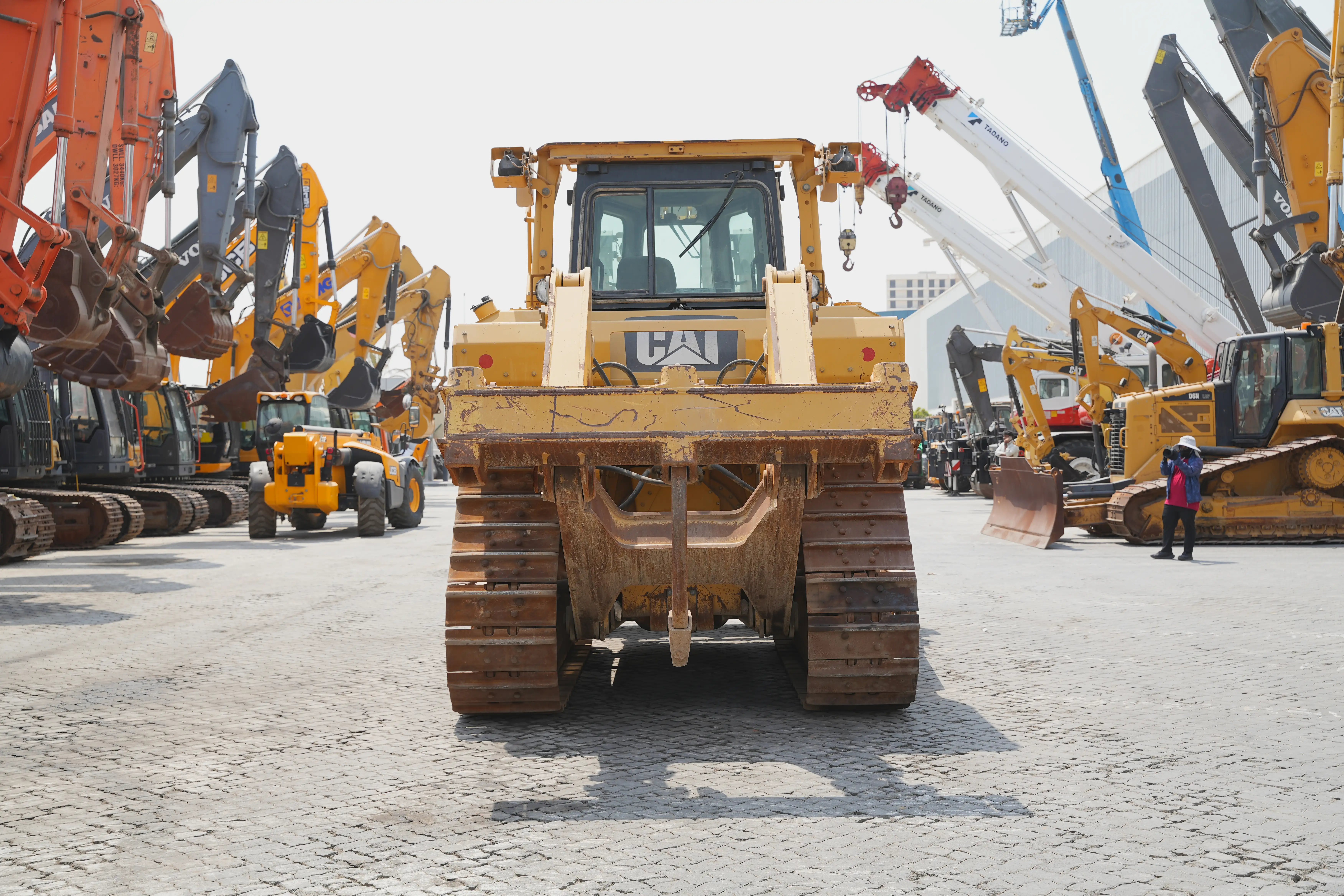 Product-بلدوزر-بجنزير-كاتربيلر-D7R-Series-II-exterior