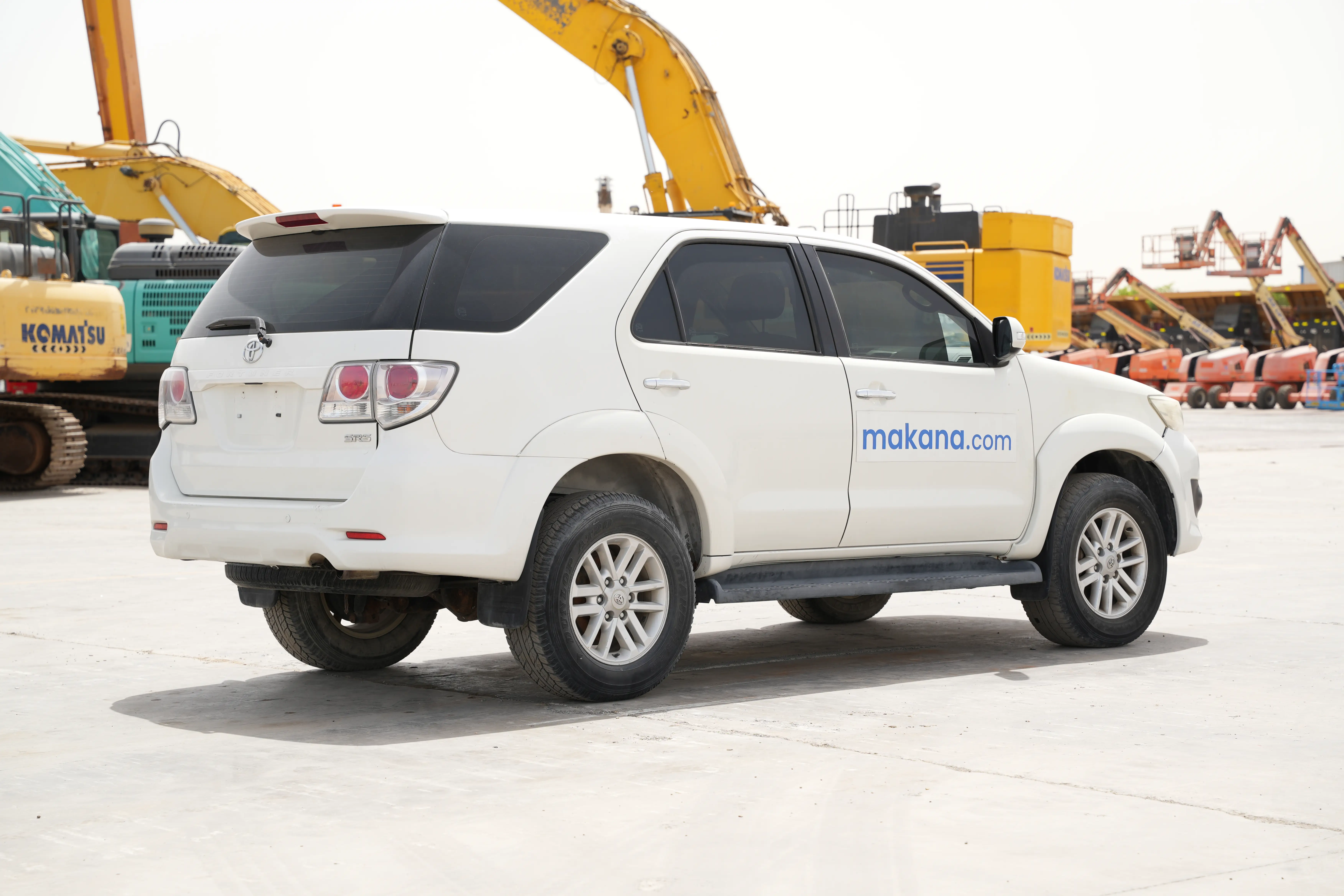 Product-Toyota Fortuner 4WD 7-seater SUV-exterior