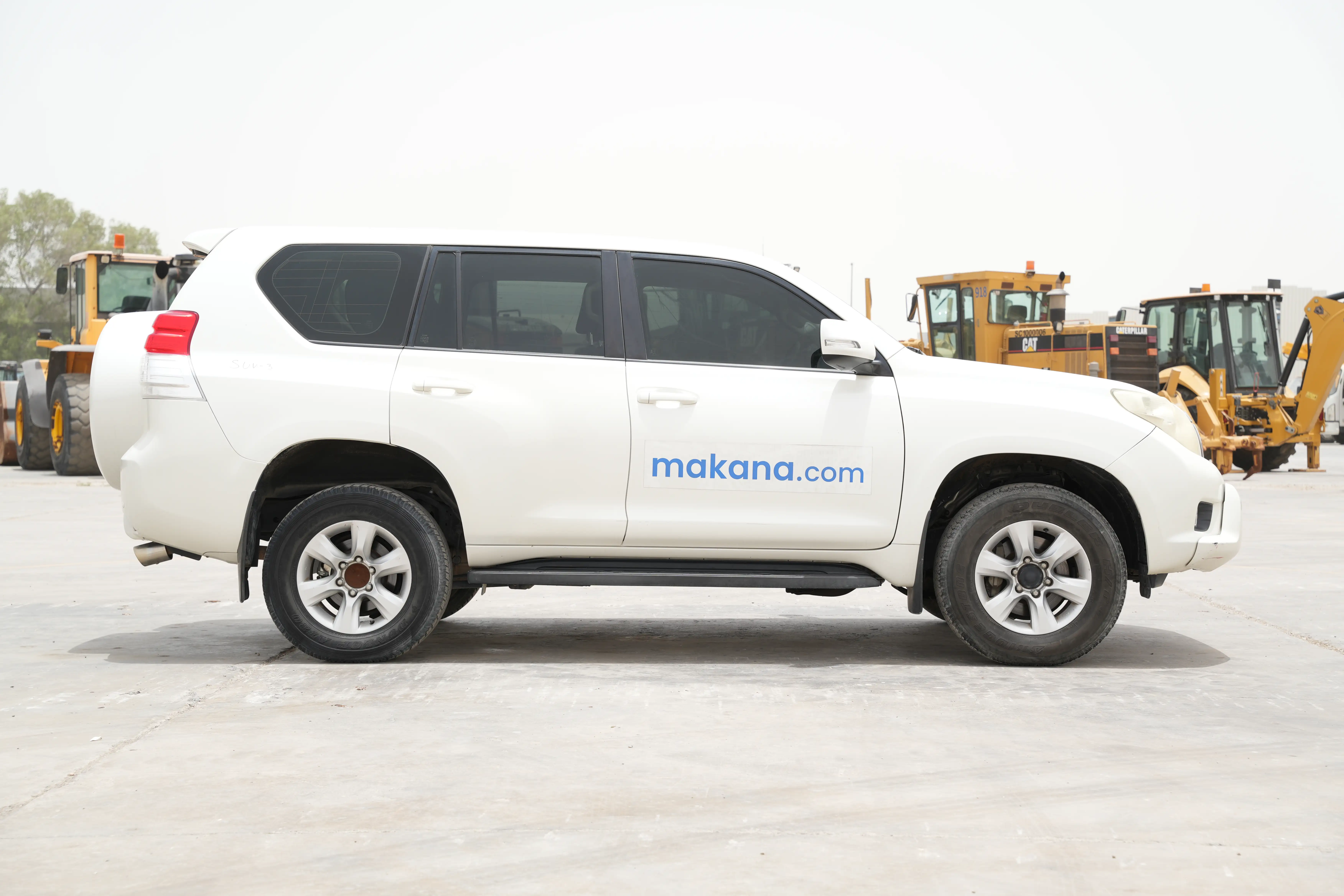 Product-Toyota Land Cruiser Prado 4WD 7-seater SUV-exterior