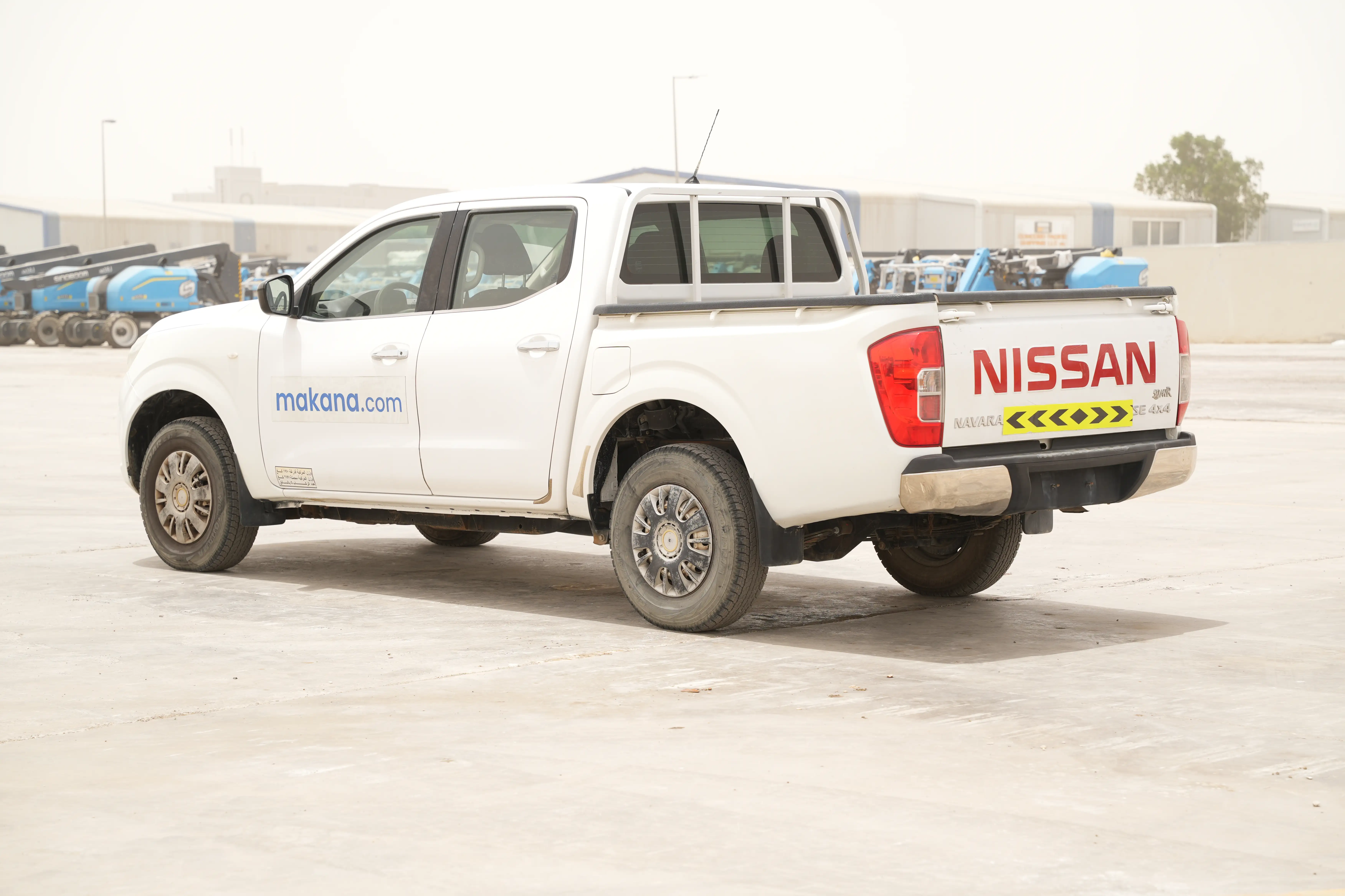 Product-Nissan Navara 4x4 crewcab pickup-exterior