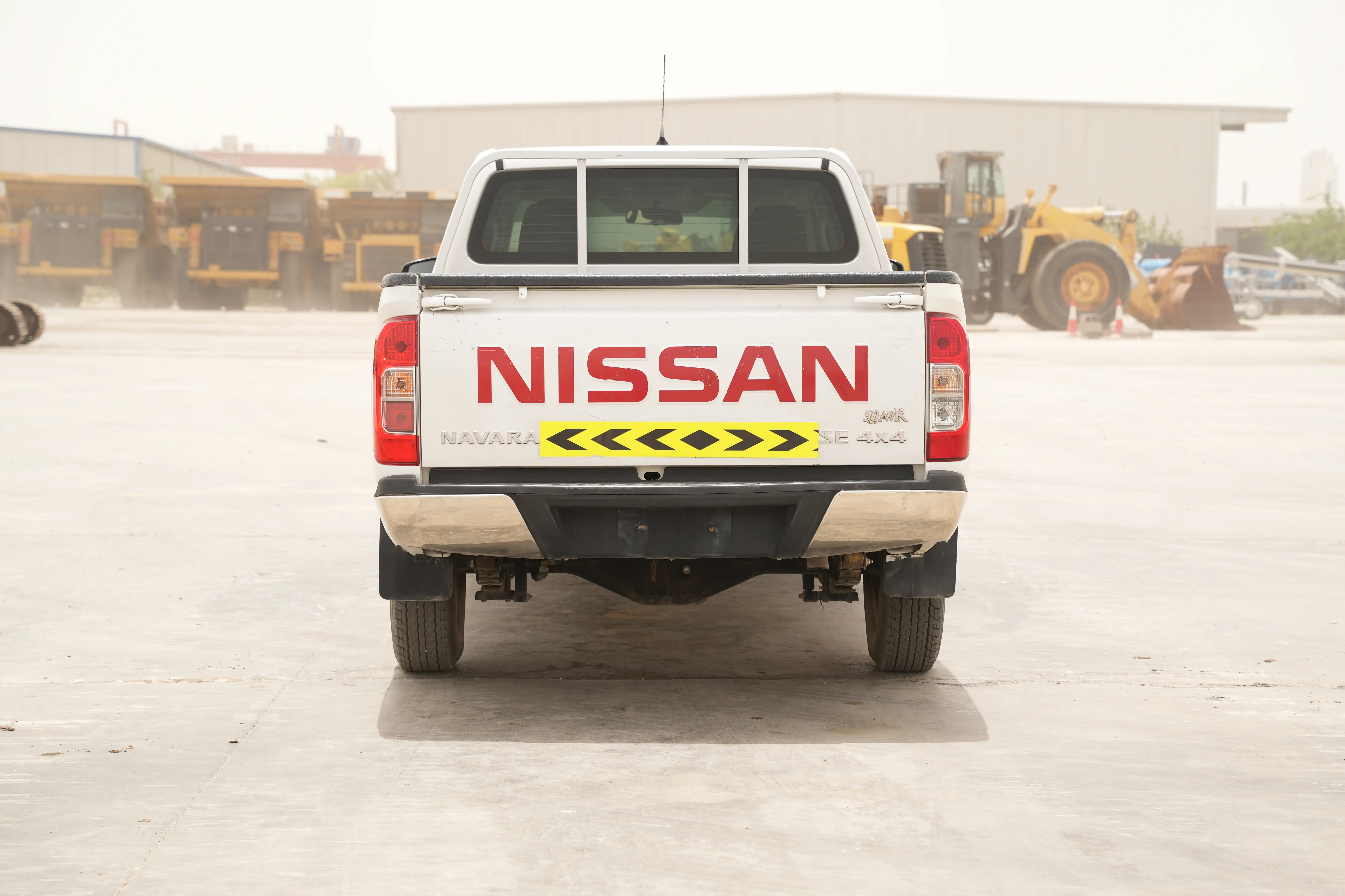Product-Nissan Navara 4x4 crewcab pickup-exterior