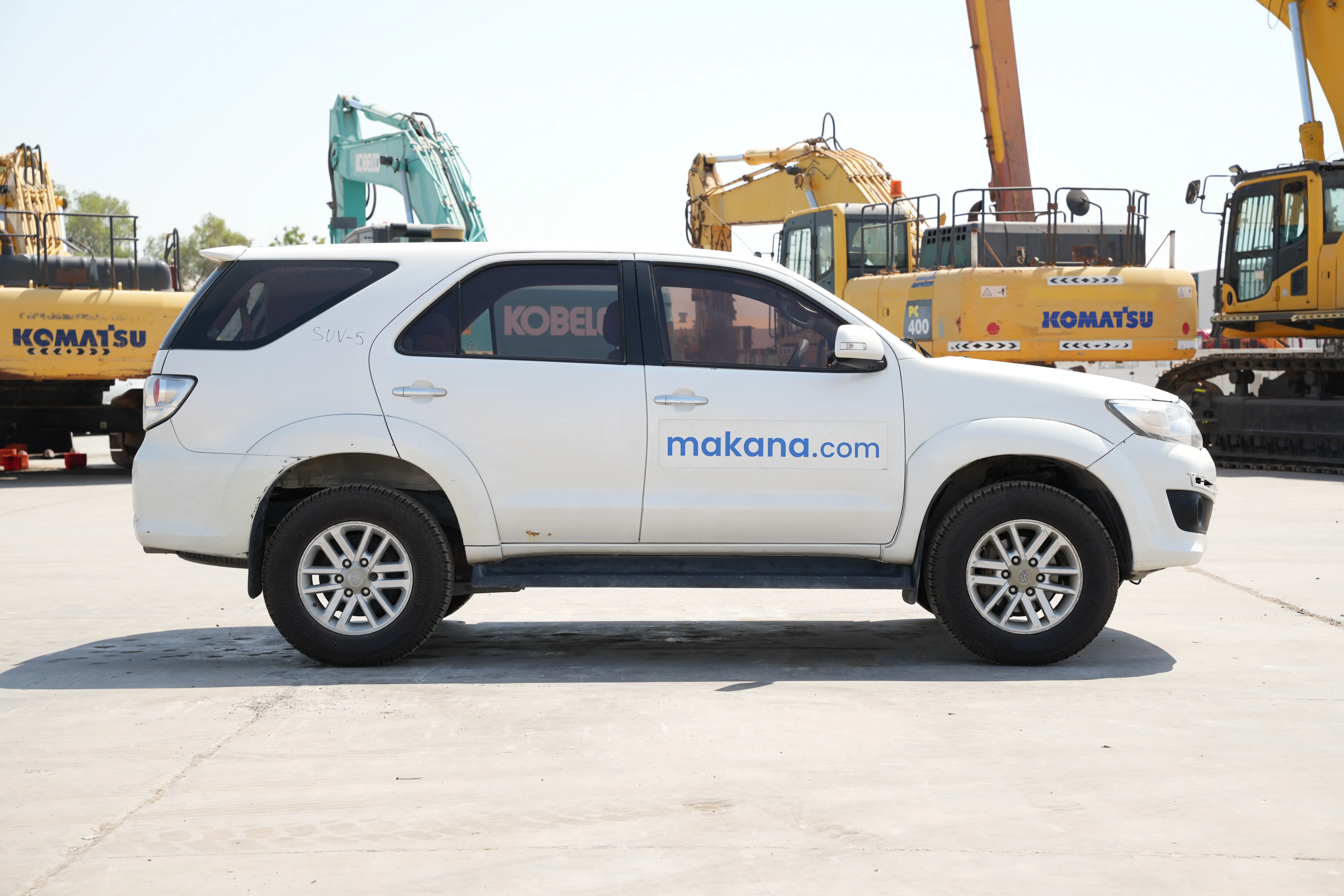 Product-Toyota Fortuner 4WD 7-seater SUV-exterior