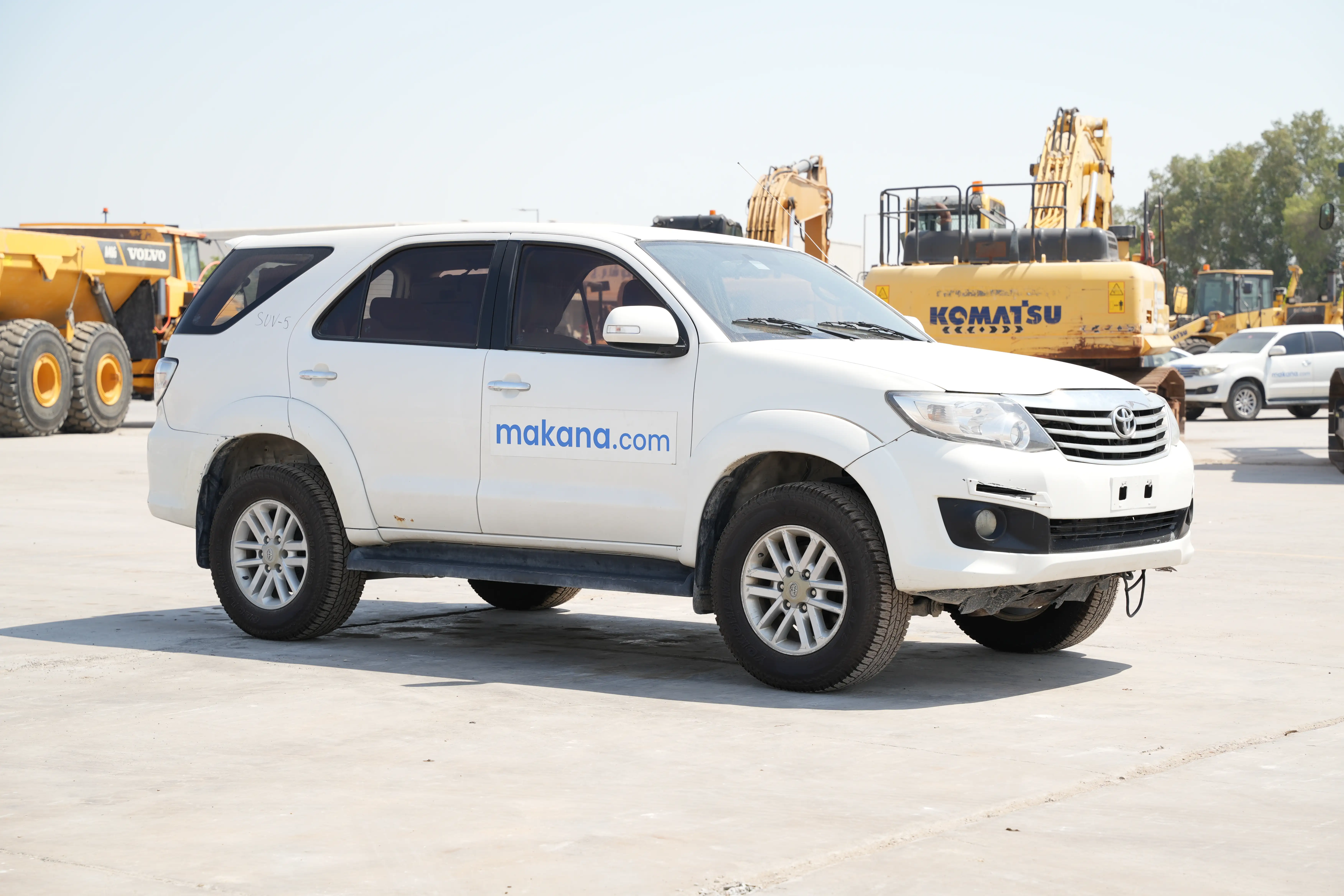 Product-Toyota Fortuner 4WD 7-seater SUV-exterior