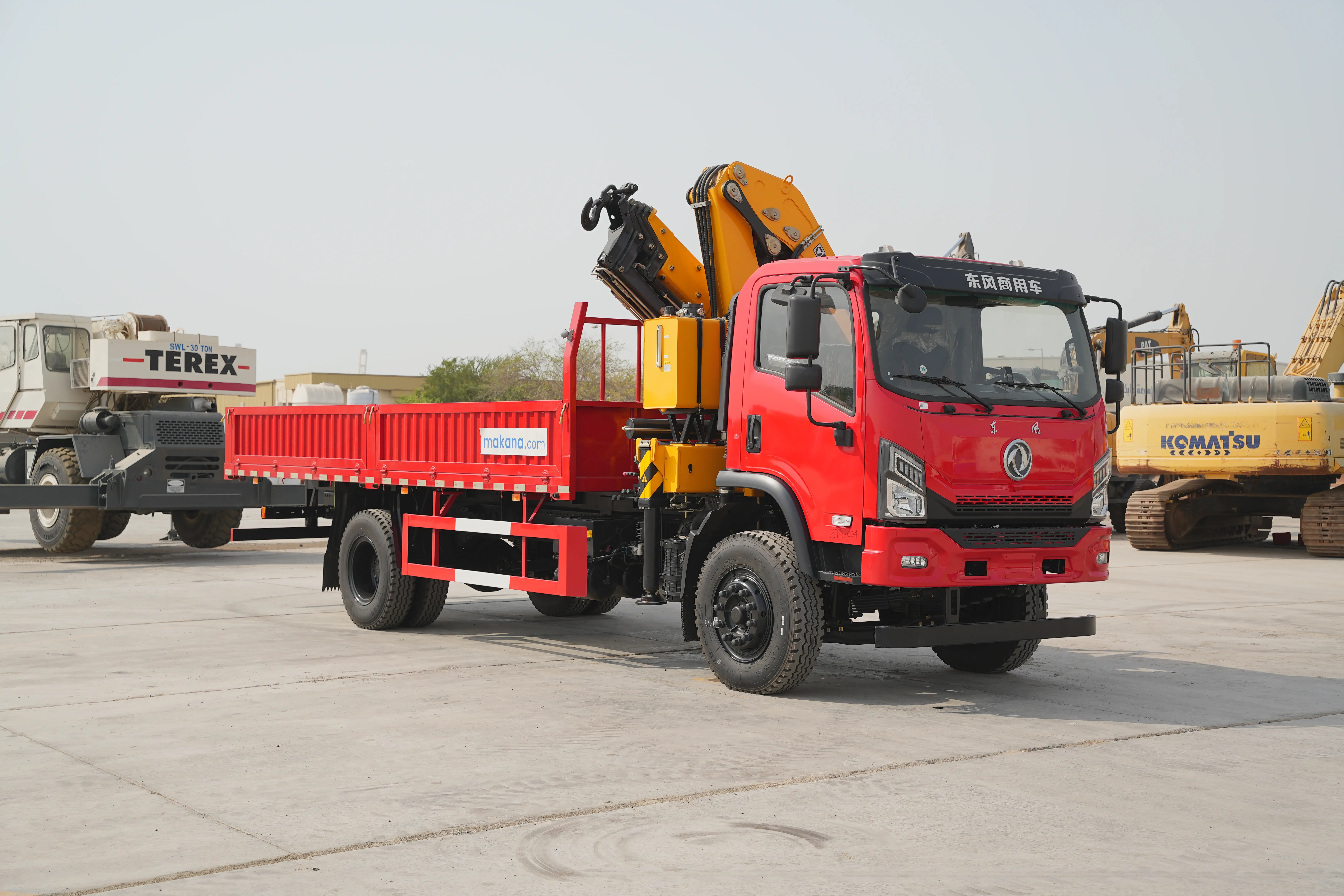 Product-XCMG-SQZ200-boom-crane-on-Dongfeng-4x2-truck-exterior