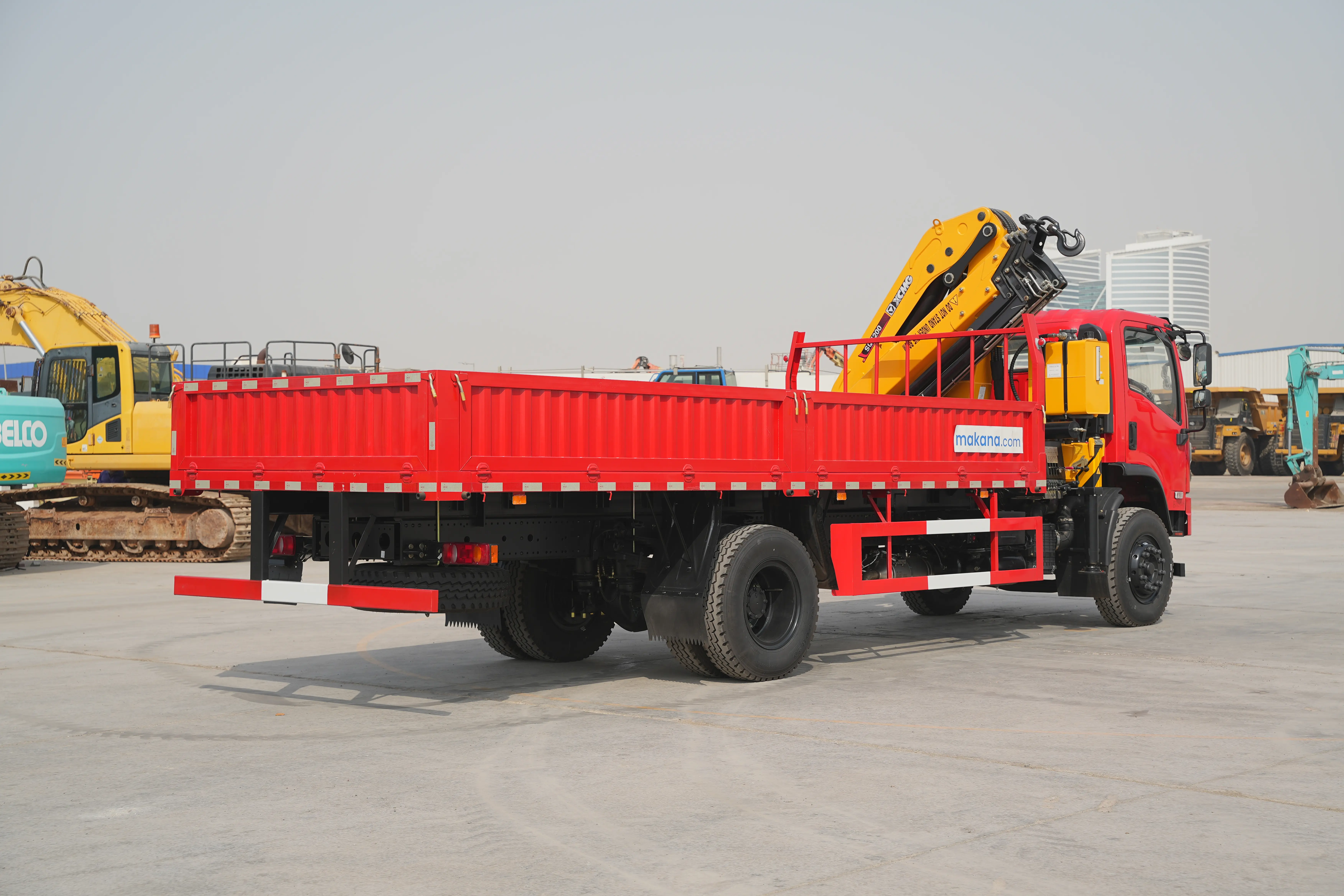 Product-XCMG-SQZ200-boom-crane-on-Dongfeng-4x2-truck-exterior