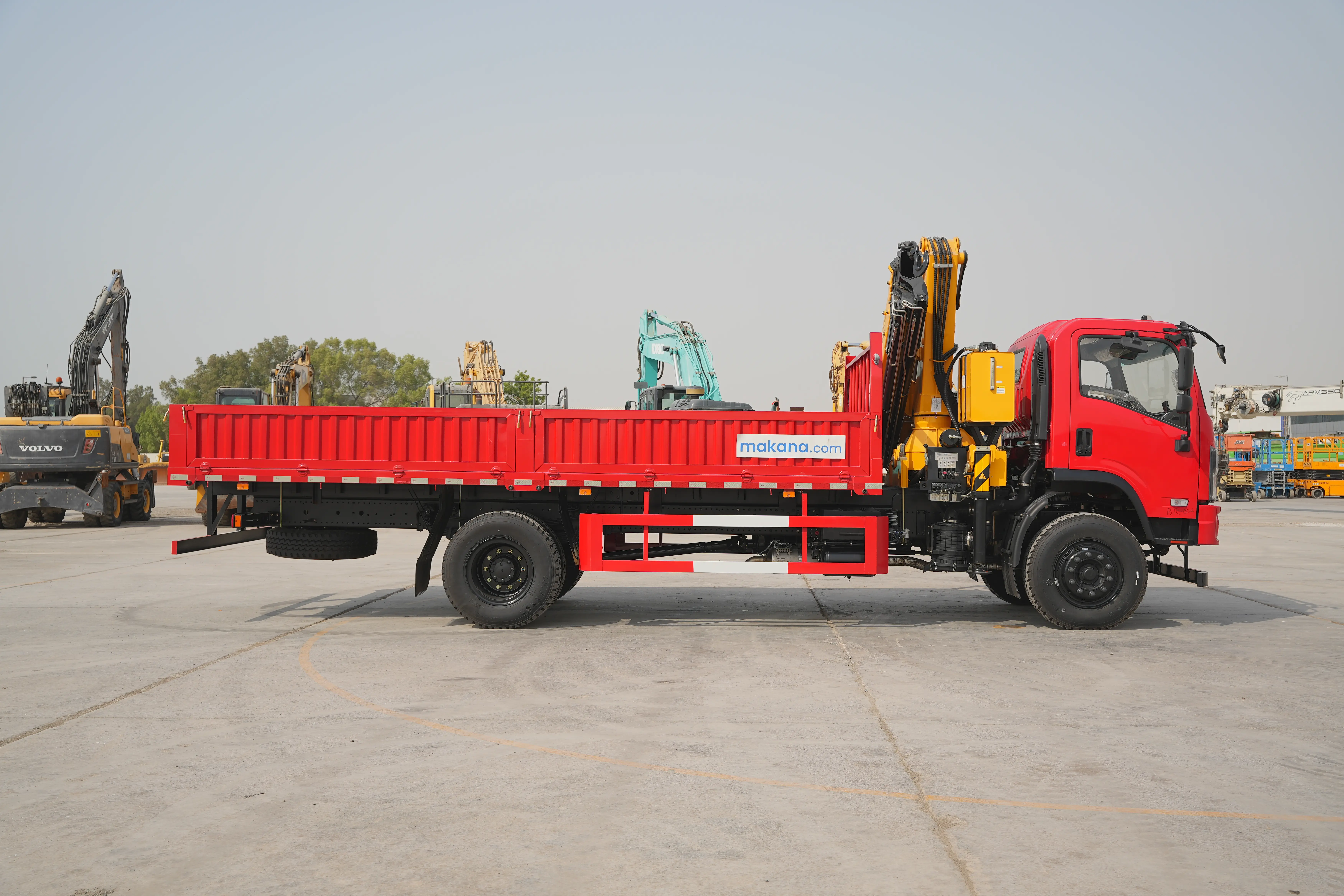 Product-XCMG-SQZ200-boom-crane-on-Dongfeng-4x2-truck-exterior