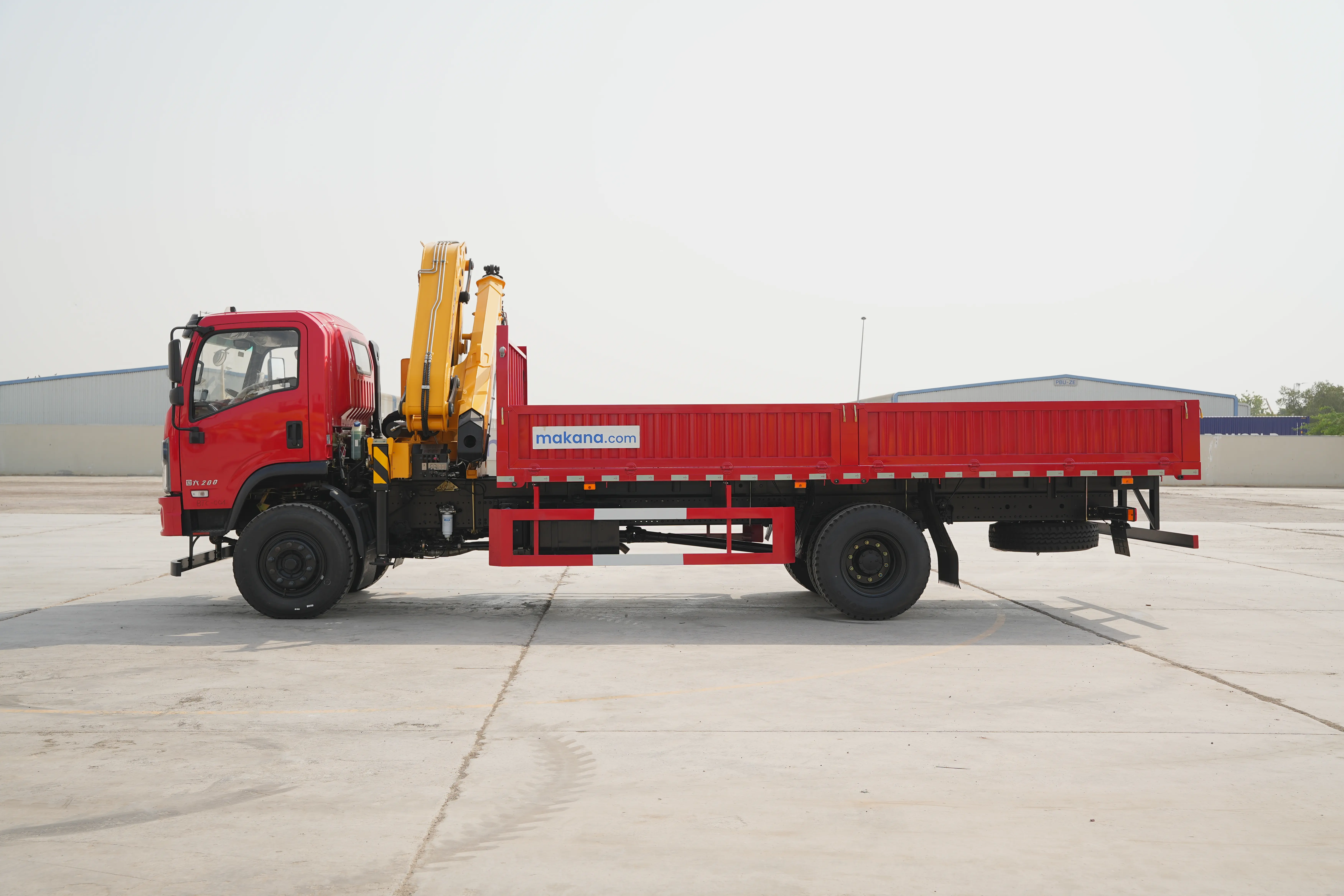 Product-XCMG-SQZ200-boom-crane-on-Dongfeng-4x2-truck-exterior