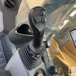 Generation-Cat-352-Large-excavators-interior