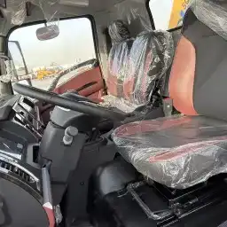 Generation-XCMG-SQ-Boom-truck-cranes-interior