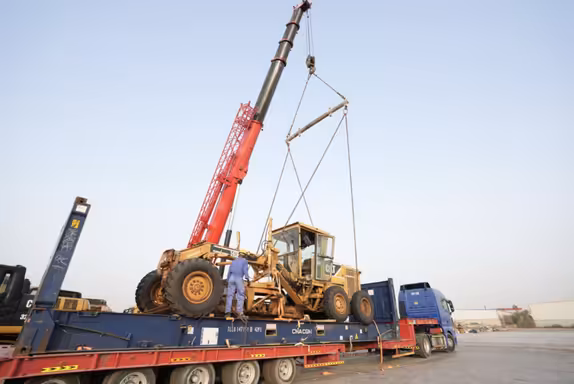 Do's and don'ts of transporting heavy equipment