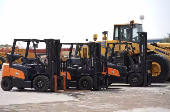 معداتك الثقيلة في الإمارات مُتوقفة من دون عمل؟ الخسارة بدأت بالفعل