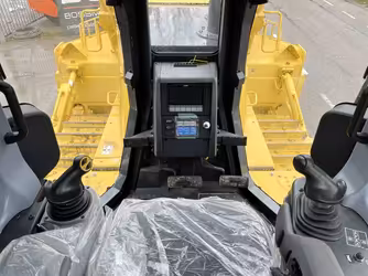 Generation-Komatsu D155A Crawler dozers-interior