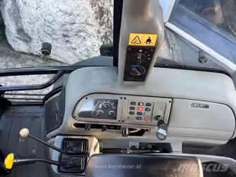 Generation-Terex 820 Backhoe loaders-interior