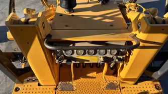 Generation-Cat 935 Crawler loaders-interior