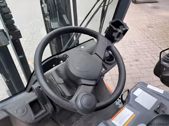 Generation-Toyota 8FBE Forklifts-interior
