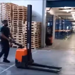 Generation-Toyota Staxio SWE Pallet stackers-video
