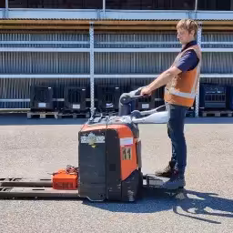 Generation-Toyota Levio LPE Pallet trucks-video
