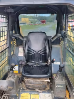 Generation-Gehl CTL70 Compact track loaders-interior