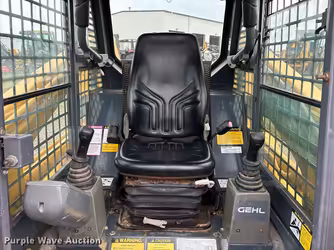 Generation-Gehl CTL80 Compact track loaders-interior