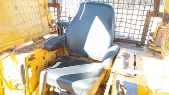 Generation-Komatsu D41 Crawler dozers-interior