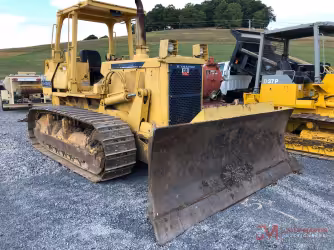Generation-Komatsu D58 Crawler dozers-exterior