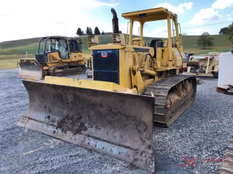 Generation-Komatsu D58 Crawler dozers-exterior