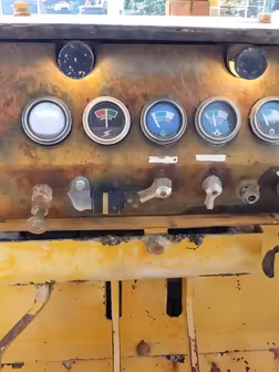 Generation-Komatsu D75S Crawler loaders-interior