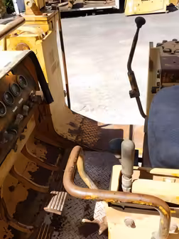 Generation-Komatsu D75S Crawler loaders-interior