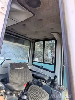 Generation-Liebherr LR614 Crawler loaders-interior