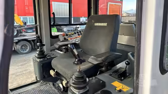 Generation-Liebherr LR622 Crawler loaders-interior