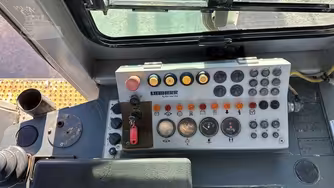Generation-Liebherr LR632 Crawler loaders-interior