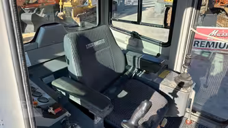 Generation-Liebherr LR632 Crawler loaders-interior