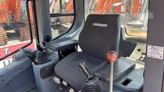 Generation-Liebherr LR634 Crawler loaders-interior