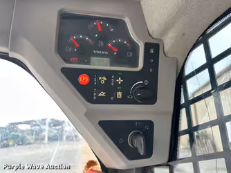 Generation-Volvo MCT135 Compact track loaders-interior