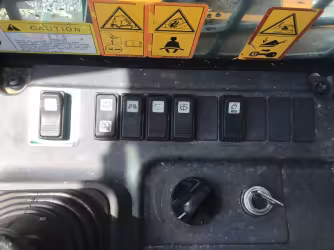 Generation-Takeuchi TL10 Compact track loaders-interior