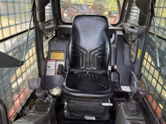 Generation-Takeuchi TL150 Compact track loaders-interior