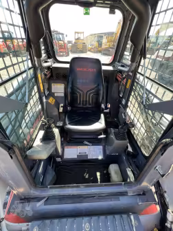 Generation-Takeuchi TL230 Compact track loaders-interior