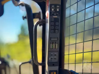 Generation-Case TR320 Compact track loaders-interior