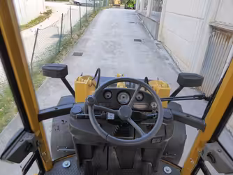 Generation-Komatsu WB70 Backhoe loaders-interior