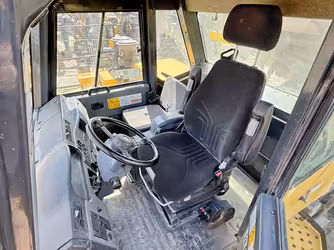 Generation-Komatsu HD405 Off-highway trucks-interior