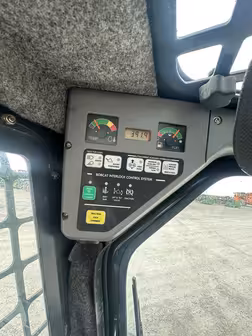 Generation-Bobcat S150 Skid steer loaders-interior