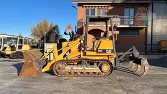 Generation-Cat 935 Crawler loaders-exterior