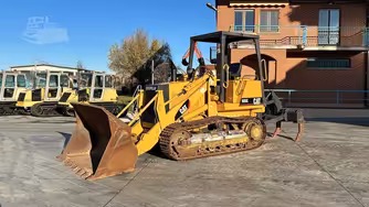 Generation-Cat 935 Crawler loaders-exterior