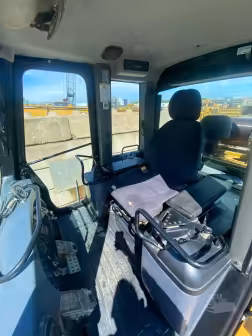 Generation-Cat 973 Crawler loaders-interior