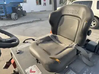 Generation-Toyota 8FBCU Forklifts-interior