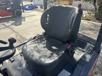 Generation-Toyota 8FBE Forklifts-interior