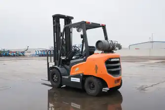 Generation-Doosan NXP Forklifts-exterior