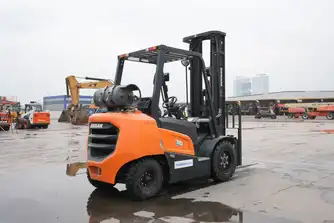 Generation-Doosan NXP Forklifts-exterior