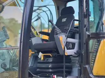 Generation-Cat 320 Medium excavators-interior