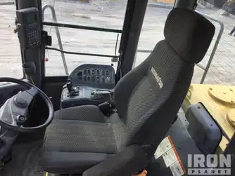 Generation-Komatsu WA500 wheel loaders-interior